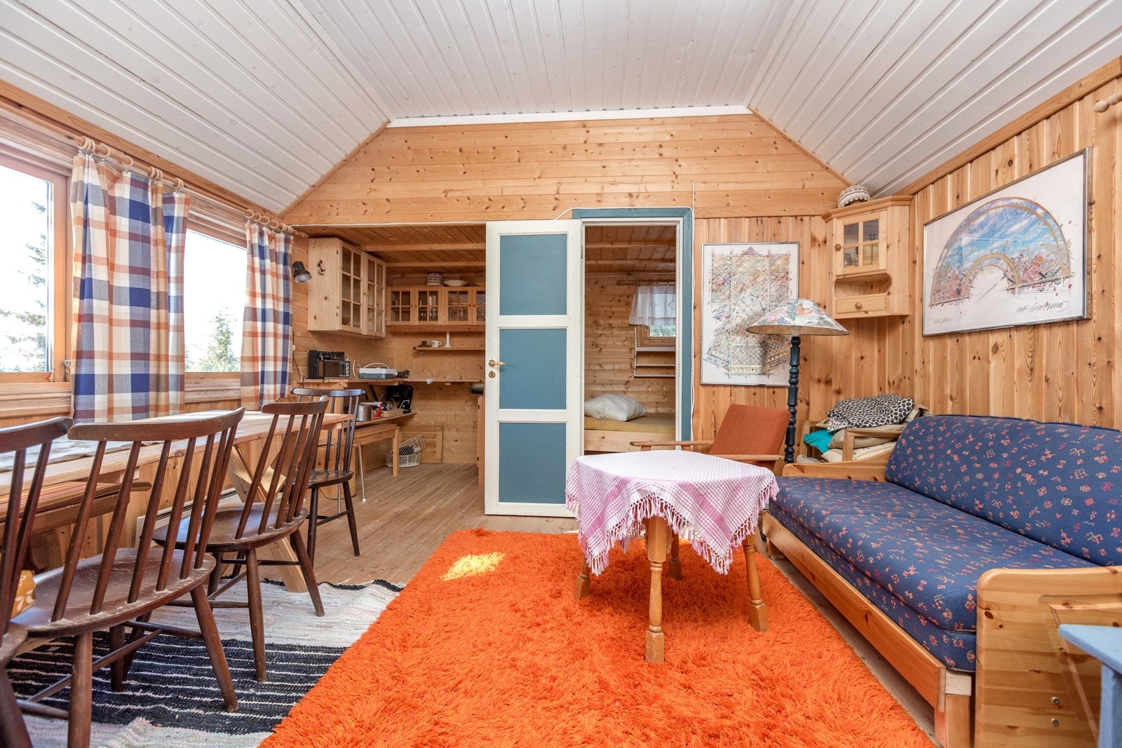 Hytta består av to deler som er knyttet sammen via en svalgang. Bilde er fra den nyeste delen Galleribilde