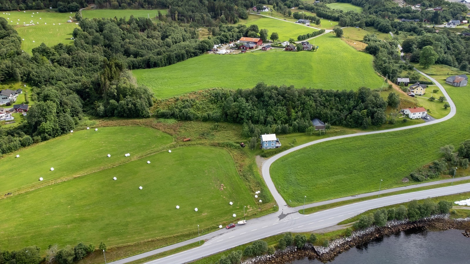 Tomten er på ca. 592 m² Galleribilde