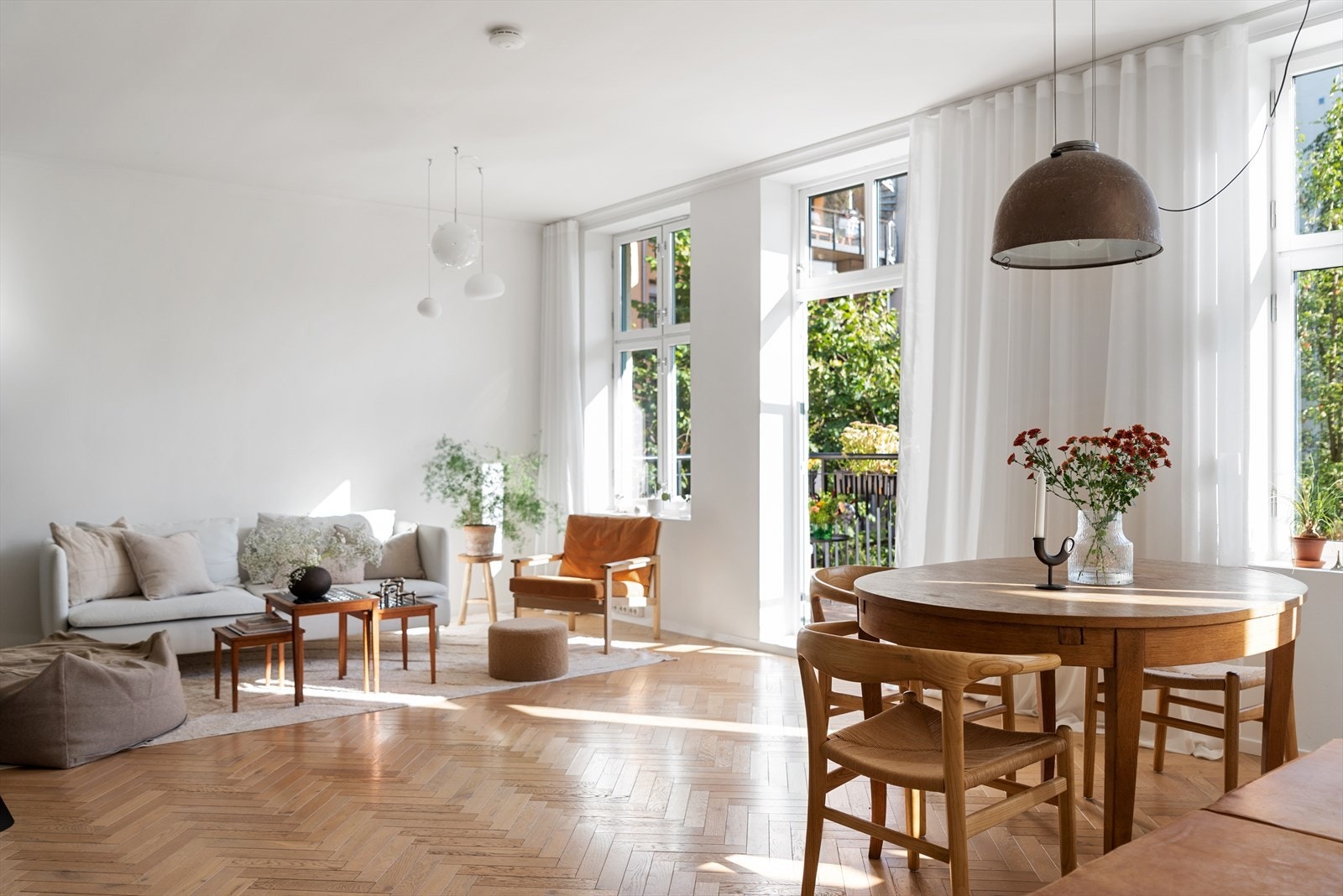 Velkommen til Grüners gate 5B; en romslig og vakker 3-roms på beste Løkka! Galleribilde