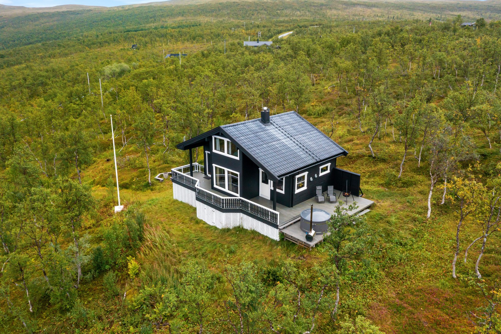 Velkommen til Skogsfjordveien 66 - Presentert av SNE Eiendomsmegling ved Stina Stormo.
