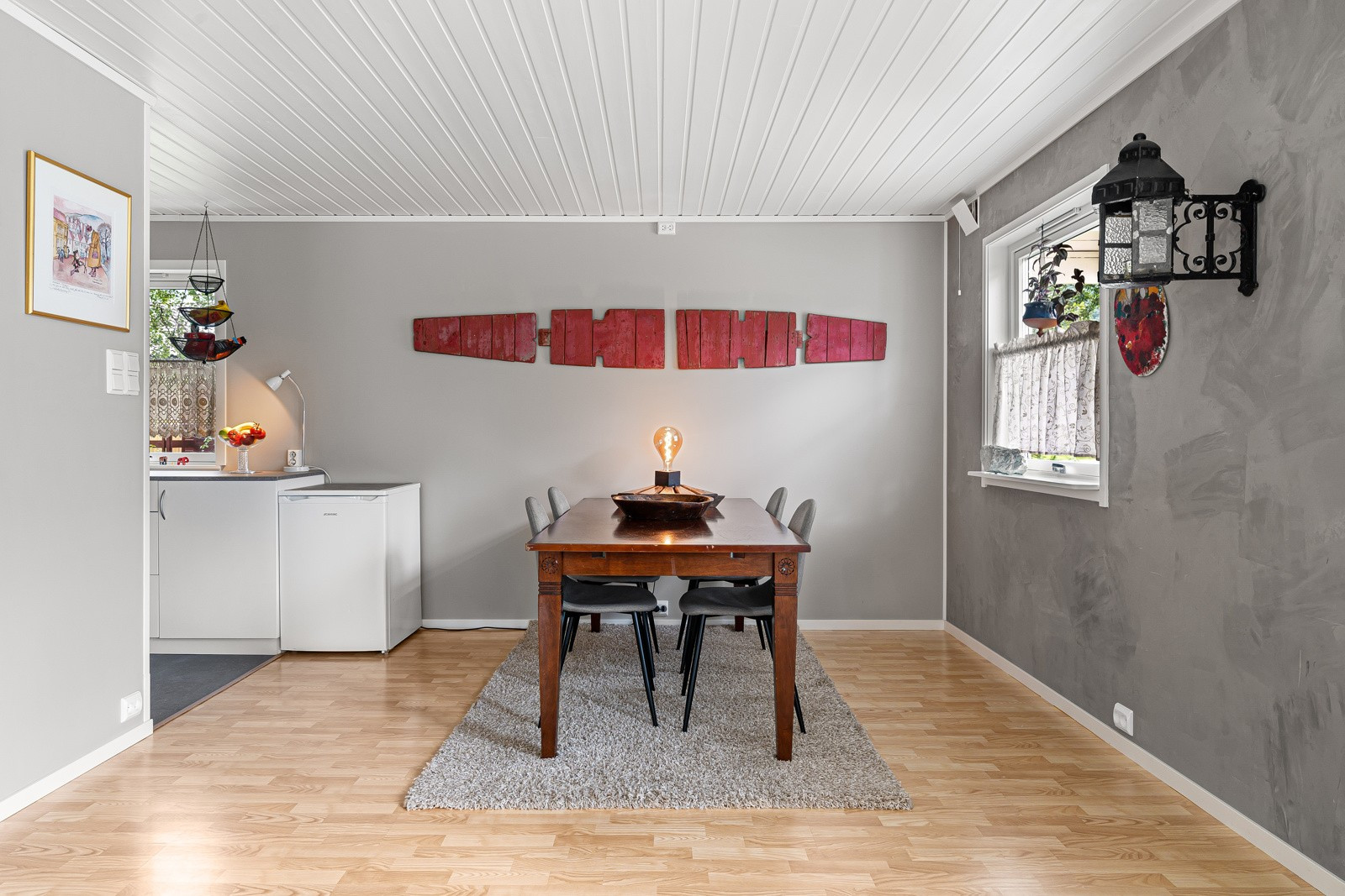 Her får du rikelig med plass til stort spisebord!