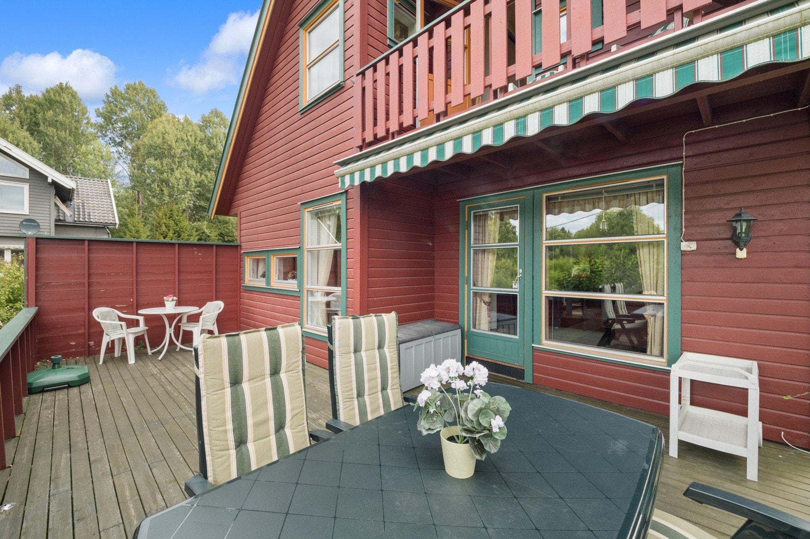 Koselig terrasse på ca. 27 m². Galleribilde