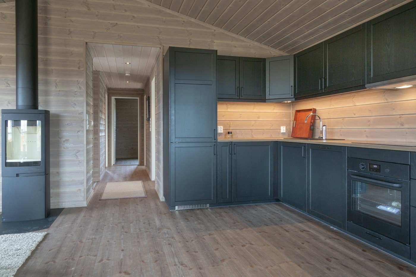 Komplett kjøkken fra Norema. På innvendige overflater kan man velge forskjellige alternativer. Ta kontakt med selger for mer info Galleribilde