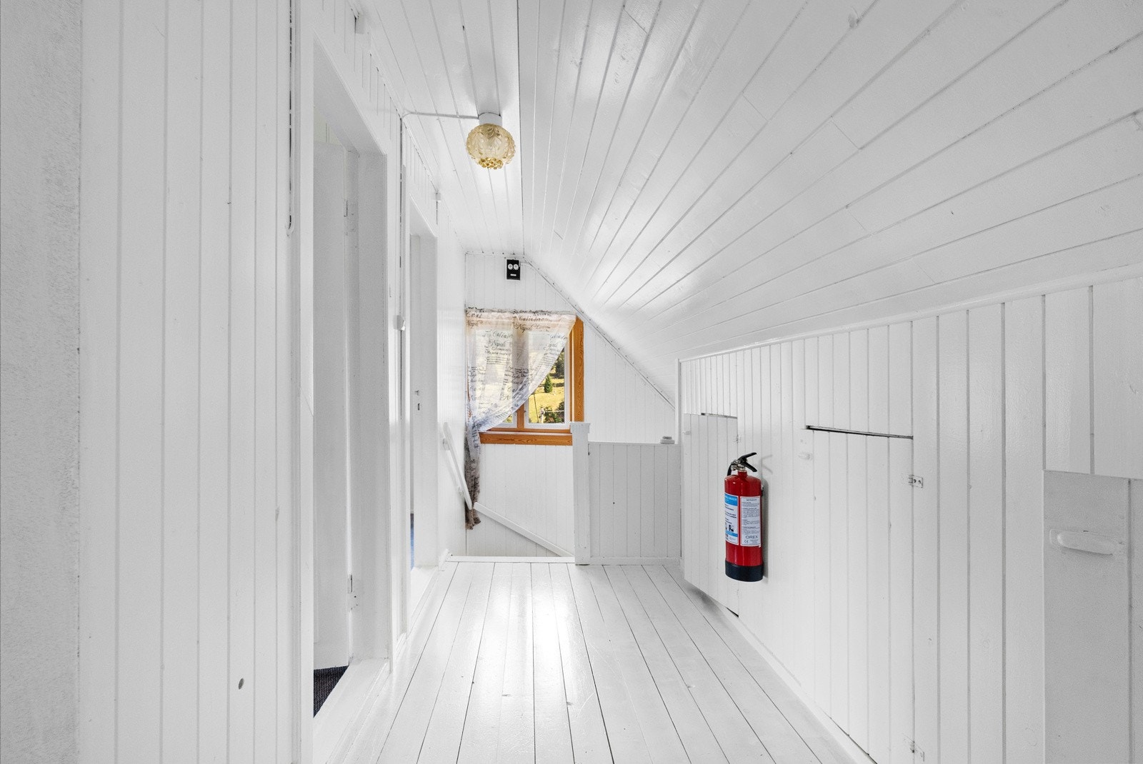 Gang i 2.etg. her er det tilkomst til alle 3 soverommene i boligen Galleribilde