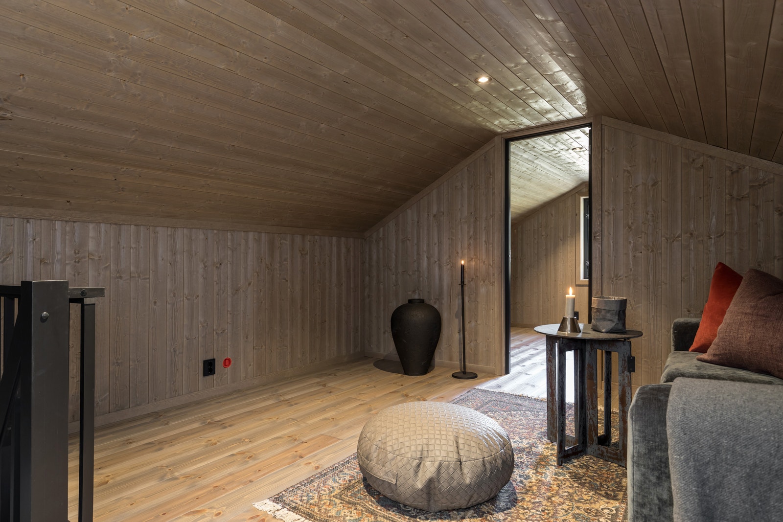 Fra hyttemodellen Skarvheim. Romslig hemsløsning. Modellen kan velges med hel og halv hemsløsning. Galleribilde