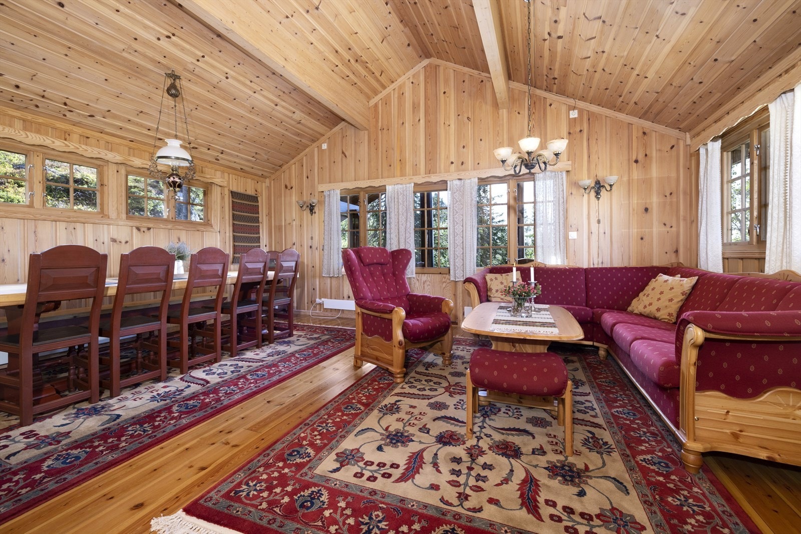 Fra stue er det utgang til terrasse Galleribilde