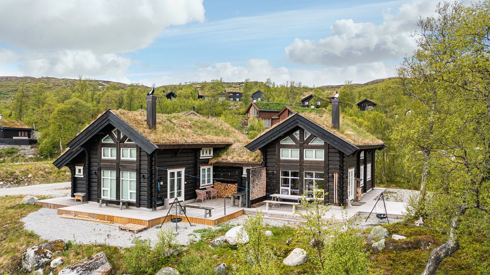 Velkommen til Raudbergvegen 19! Flott laftet duohytte levert av Haukeli Hytter & hus. Galleribilde