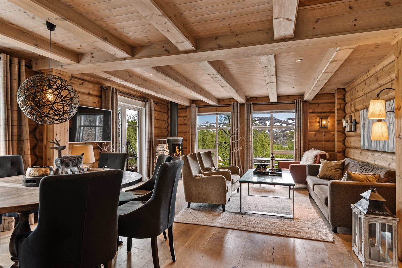 Fantastisk oppholdssone i 1. etasje Galleribilde