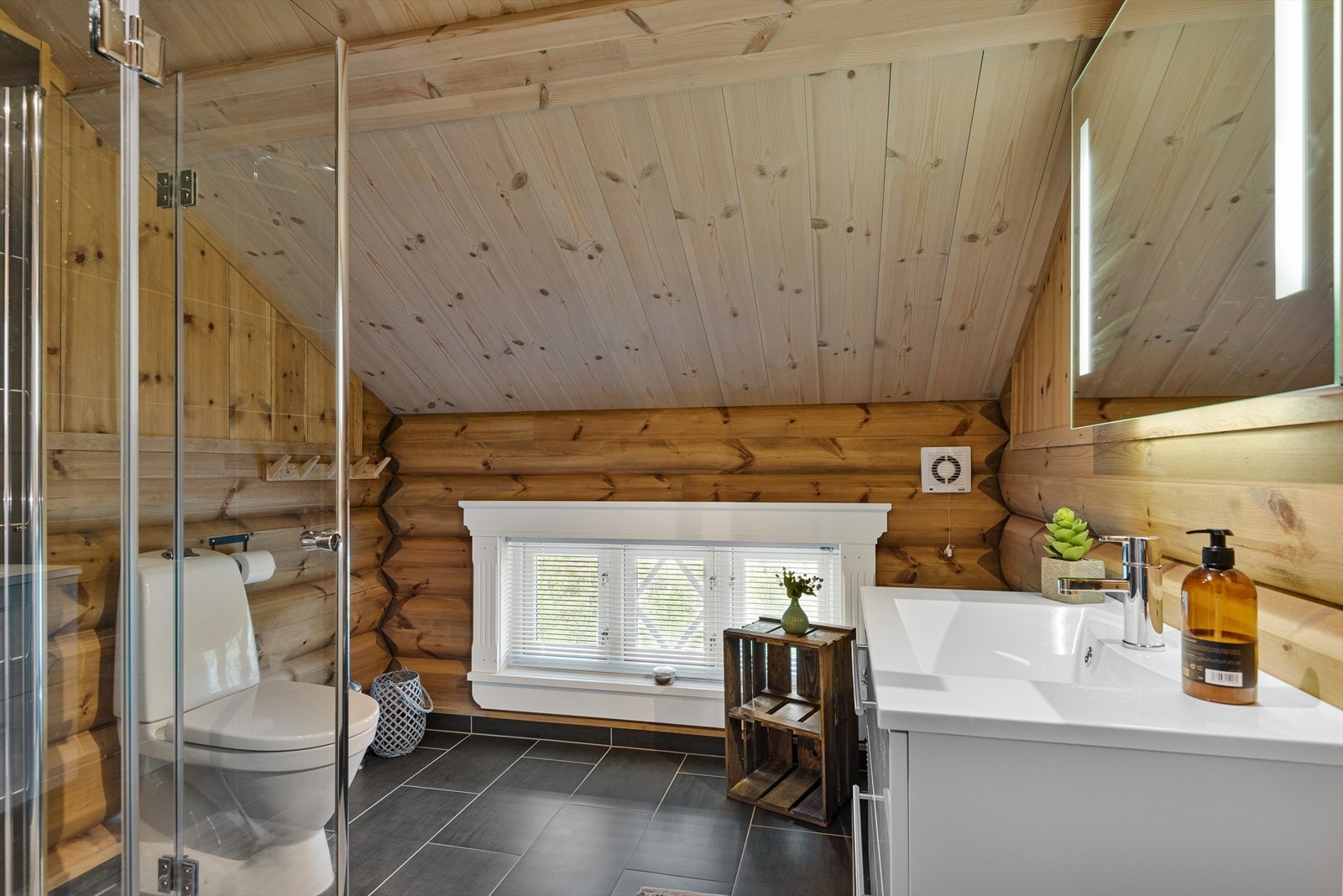 Pent baderom på hems Galleribilde