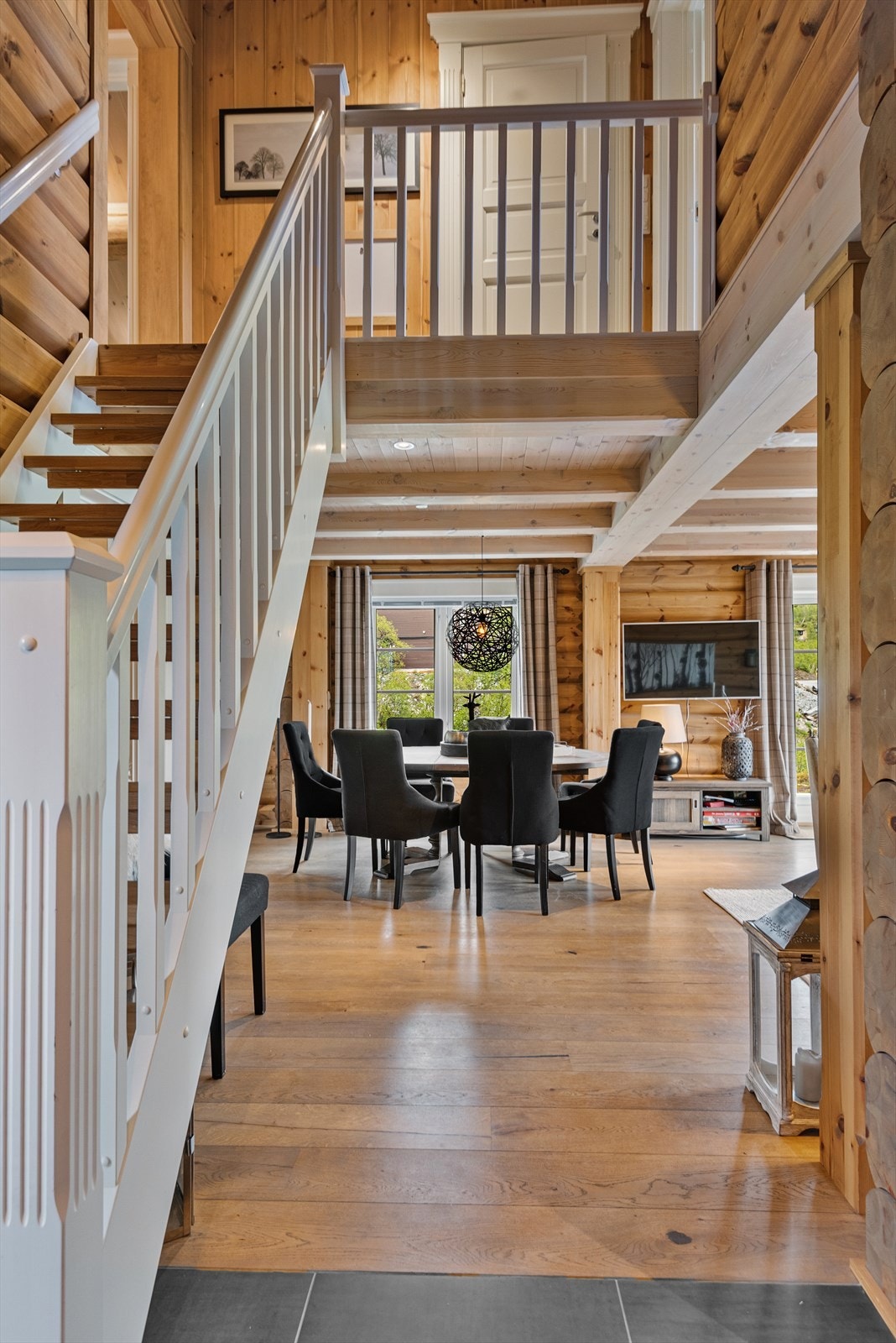 Fra gangen er det trapp opp til hemsen Galleribilde