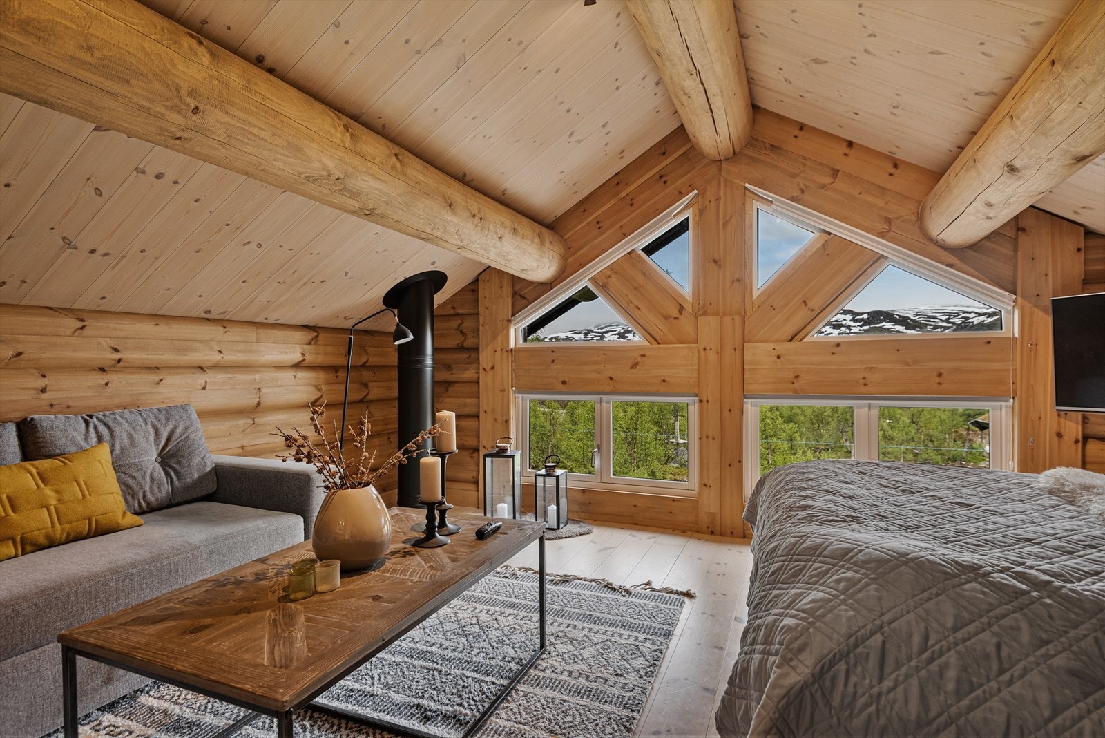 Luftig stue/soverom med flott utsikt Galleribilde