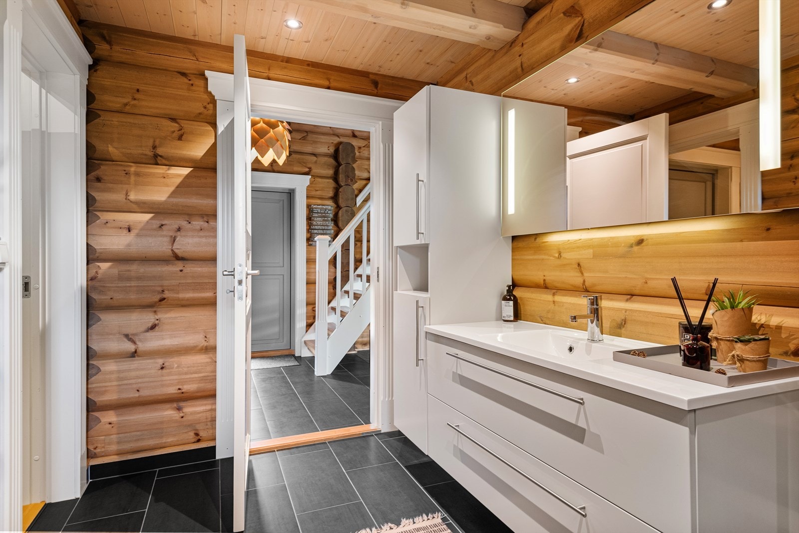 Flott baderom i første etasje Galleribilde