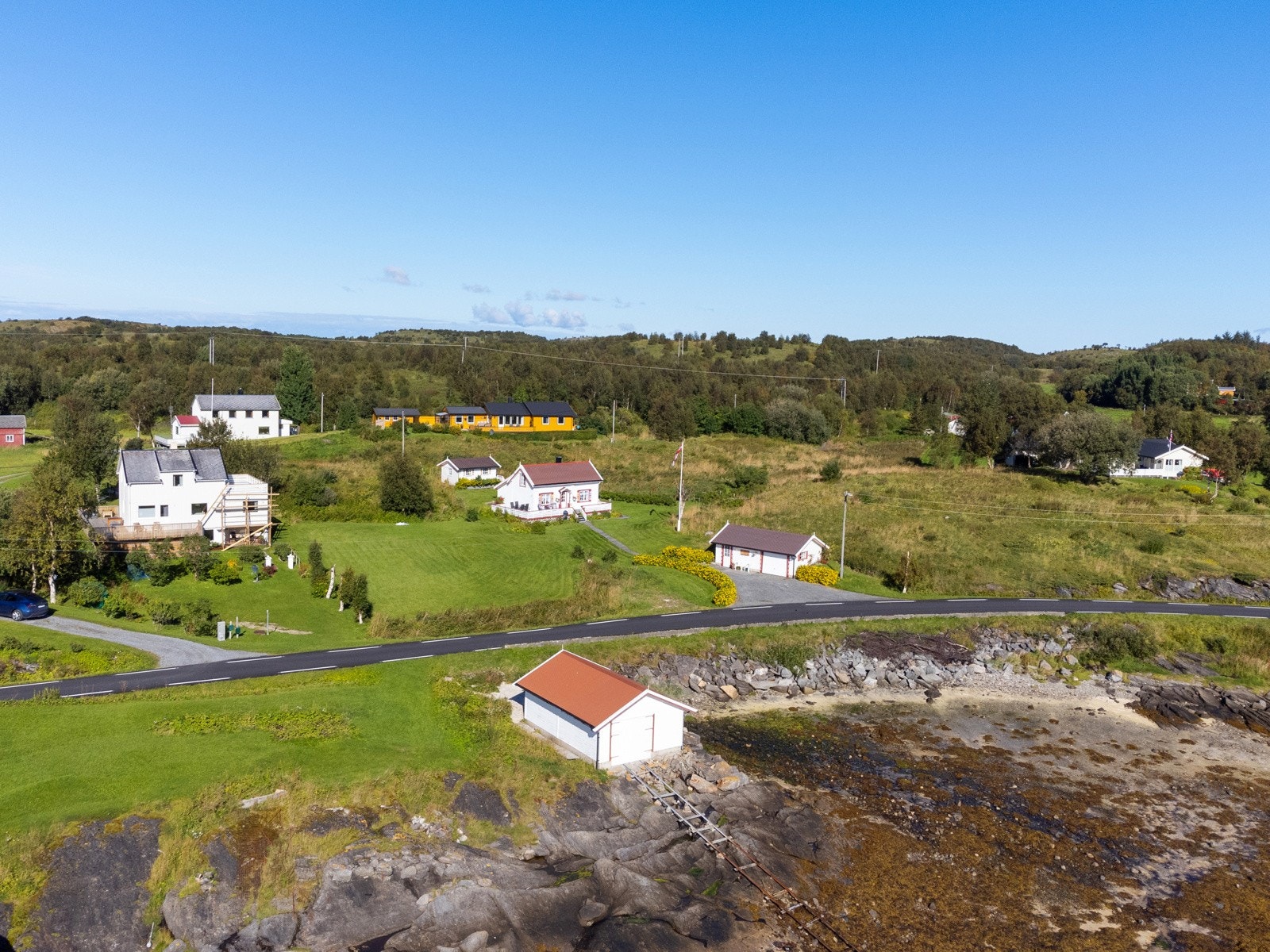Eiendommen er på hele 9.2 da, og er fint plassert på tomten. Galleribilde