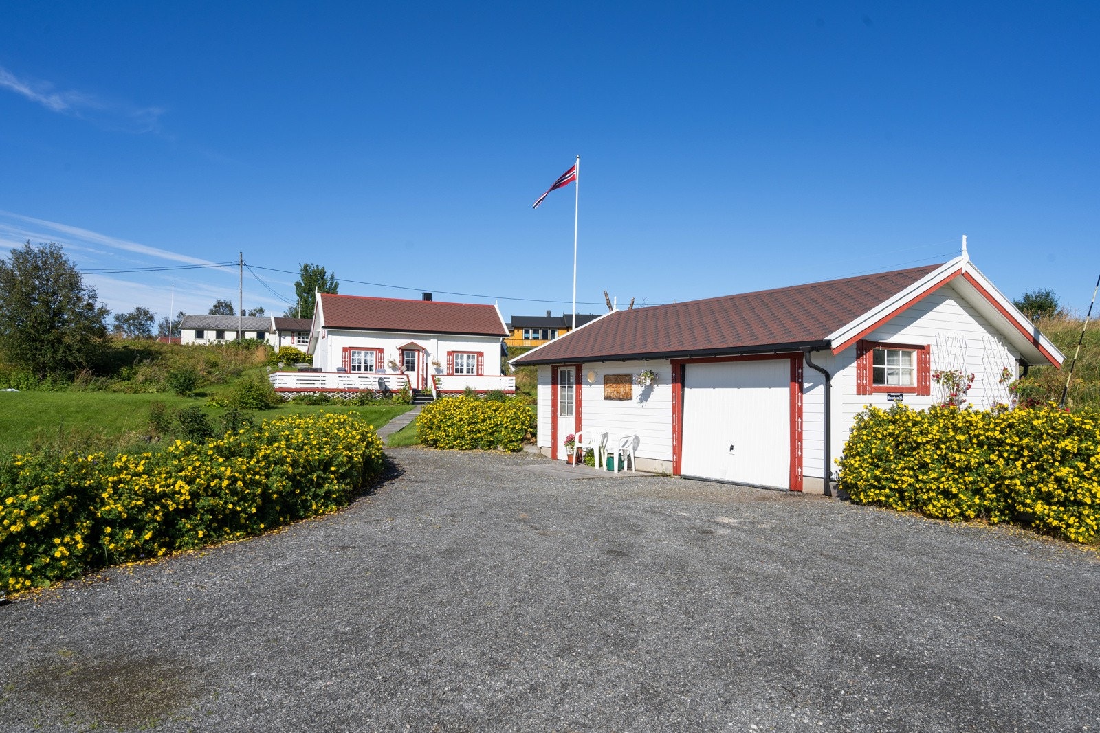 Garasjen er på ca. 33 kvm, og ble bygget ca. år.2000. Galleribilde