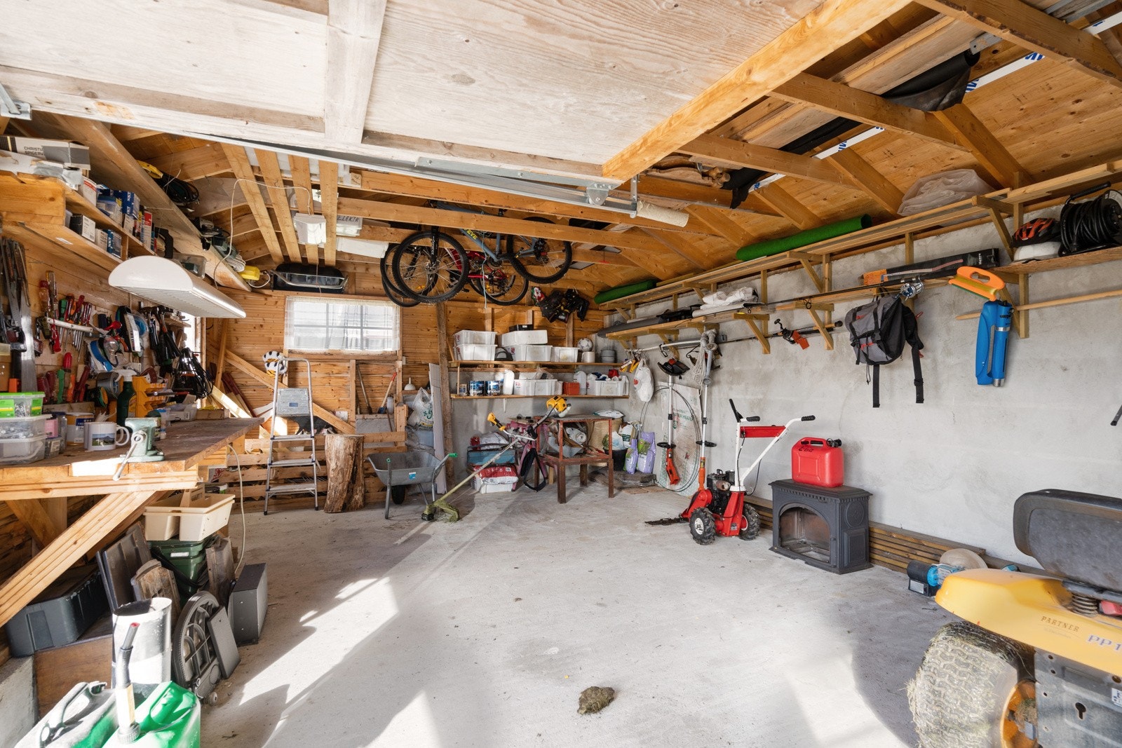 Romslig garasje fra ca år 2007. Galleribilde