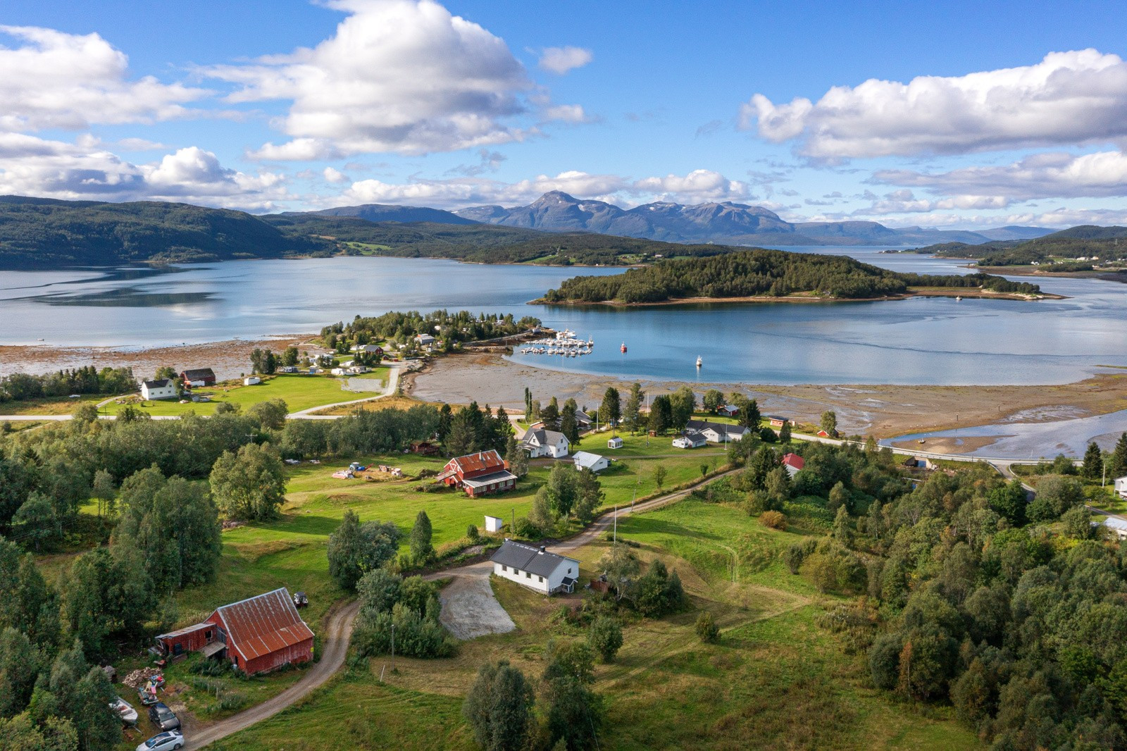 Velkommen til Malangsveien 531 - En familievennlig enebolig med stor tomt - Presentert av eiendomsmegler Ivar Nerdal!