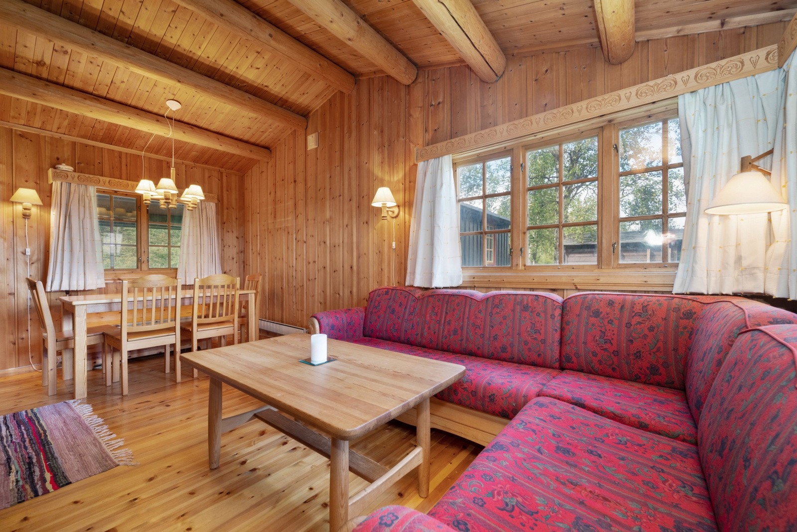 Stuen måler 26 m². Galleribilde
