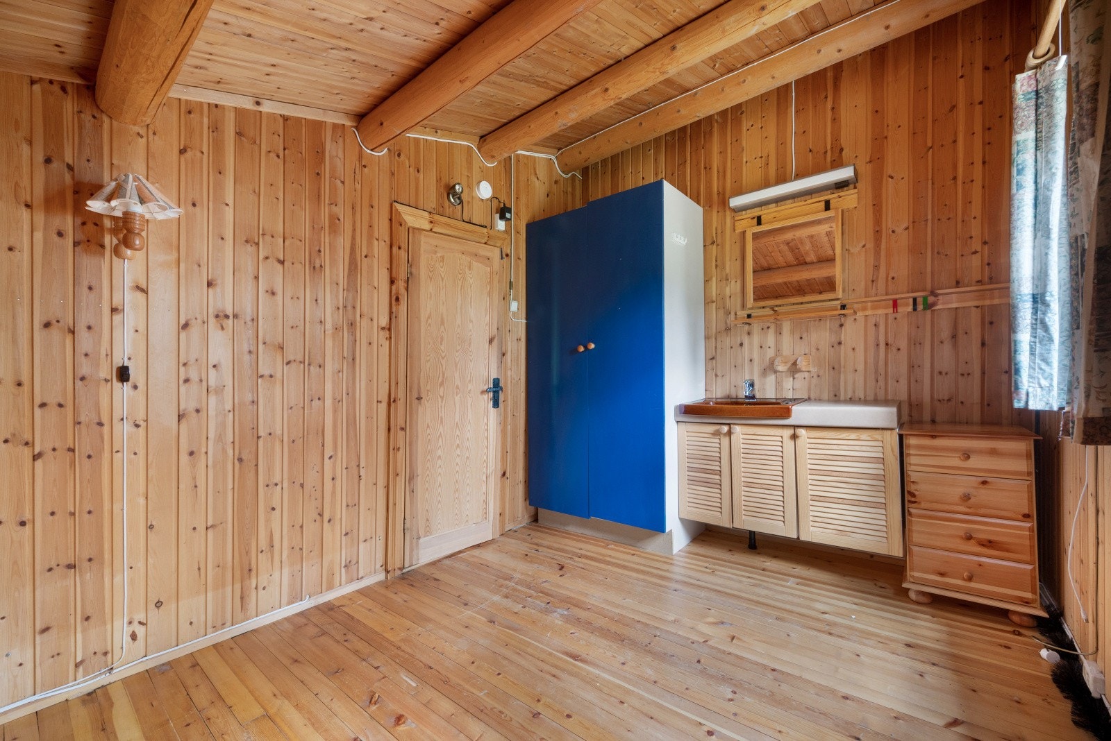 Romslig hovedsoverom med plass til dobbelt seng. Galleribilde