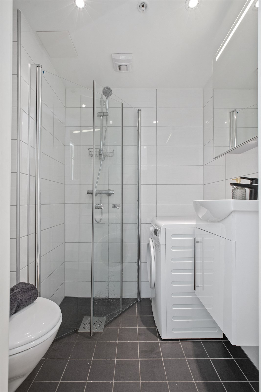 Fresh og tidløs bad fra byggeåret 2014. Galleribilde