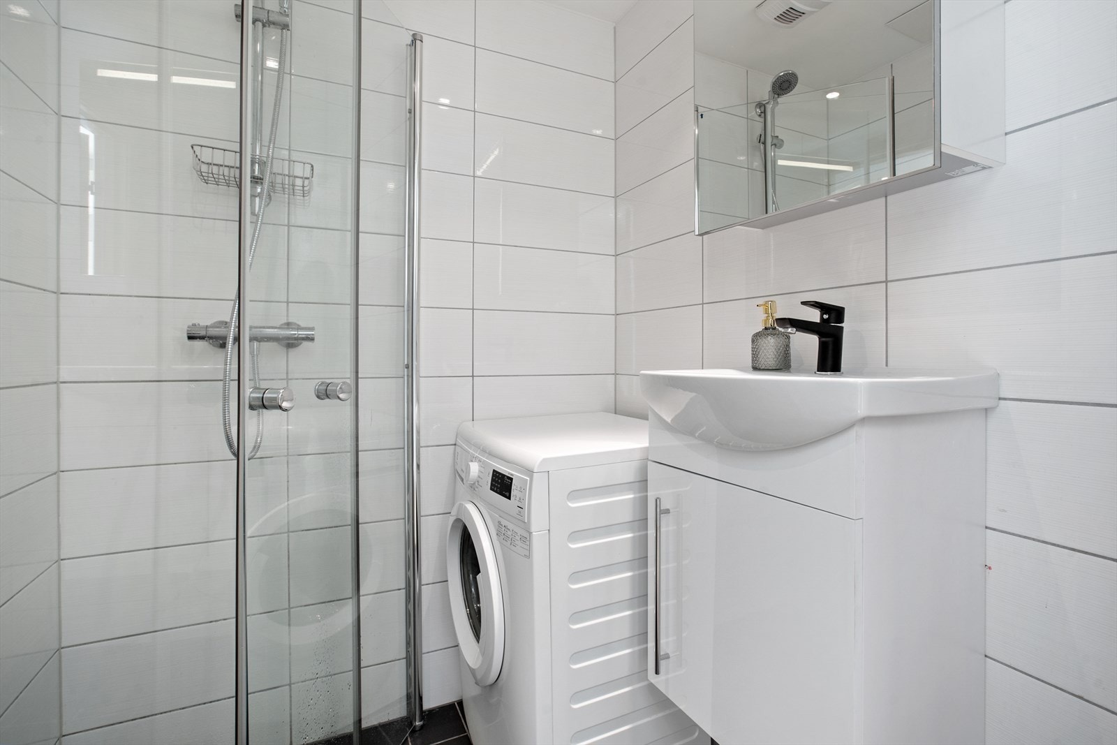 Vaskemaskin medfølger salget. Galleribilde