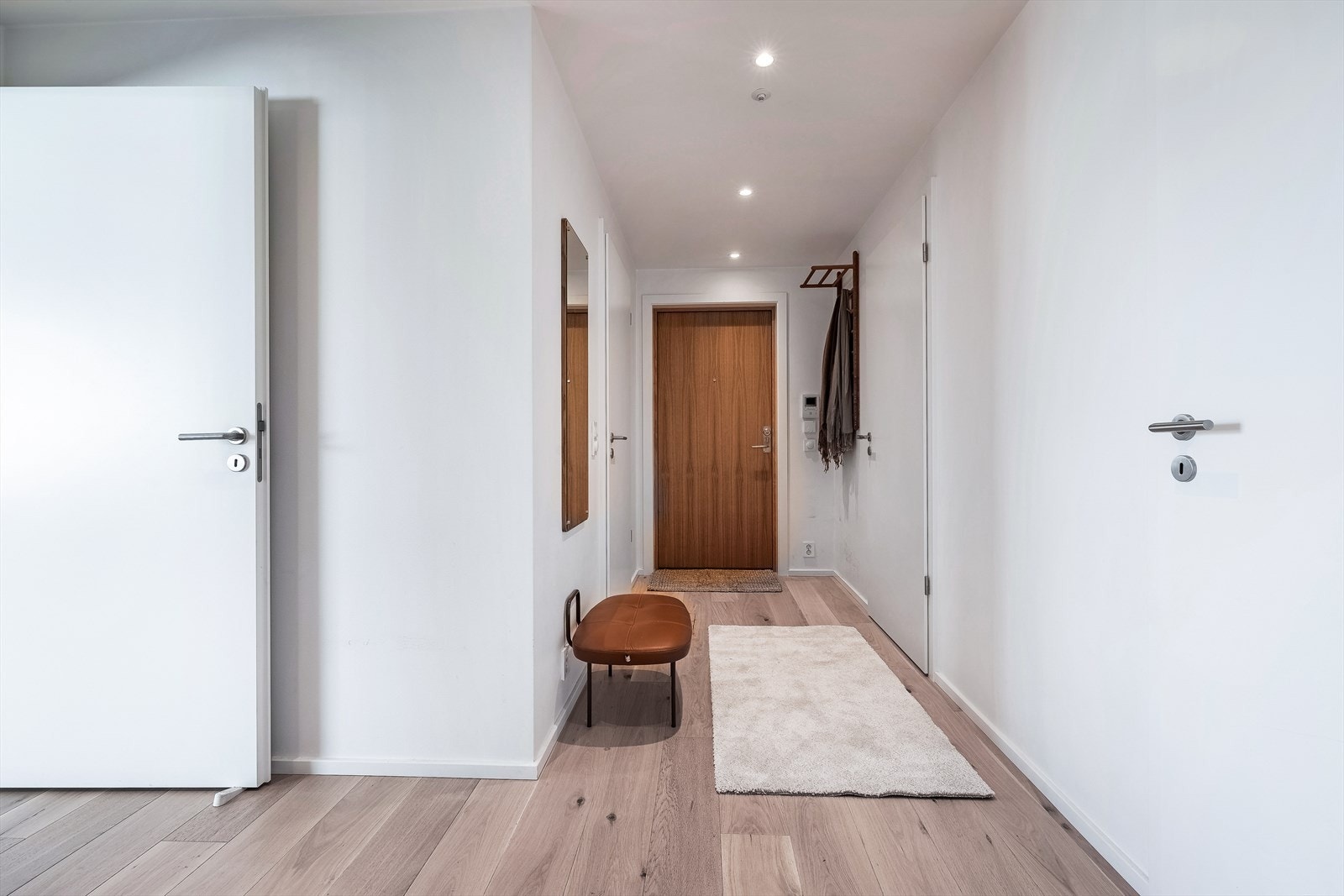 Lys og innbydende entré. Galleribilde