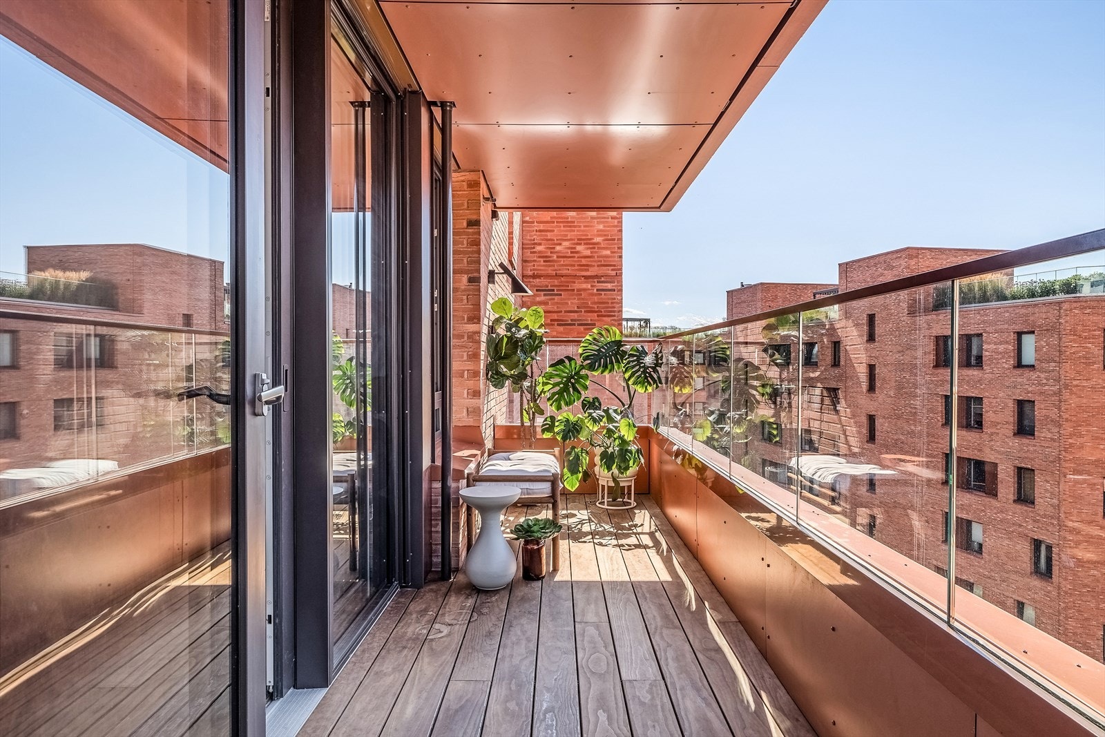 Her har man gode lys- og solforhold fra ca. 15:30 til ca. 22:00 på midtsommeren. Galleribilde