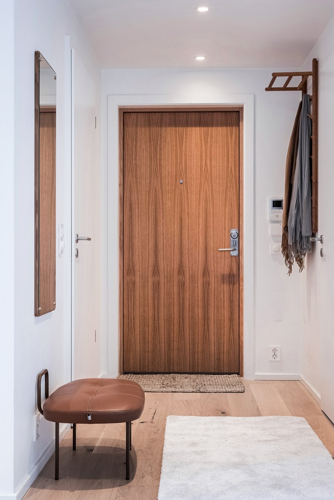 Entréen har callinganlegg med videofunksjon. Galleribilde