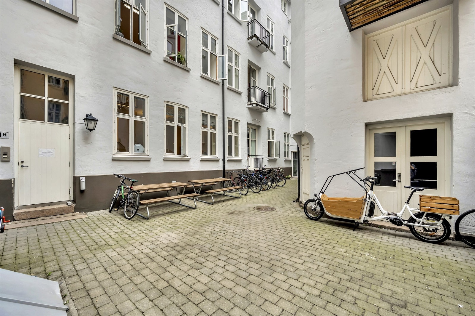 Flott bakgård. Galleribilde