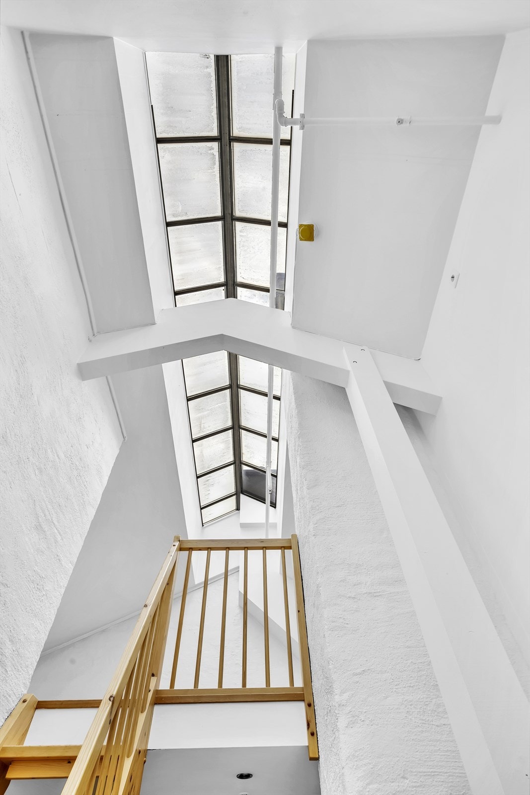 En unik loftsleilighet med generøs takhøyde og stort særpreg. Galleribilde