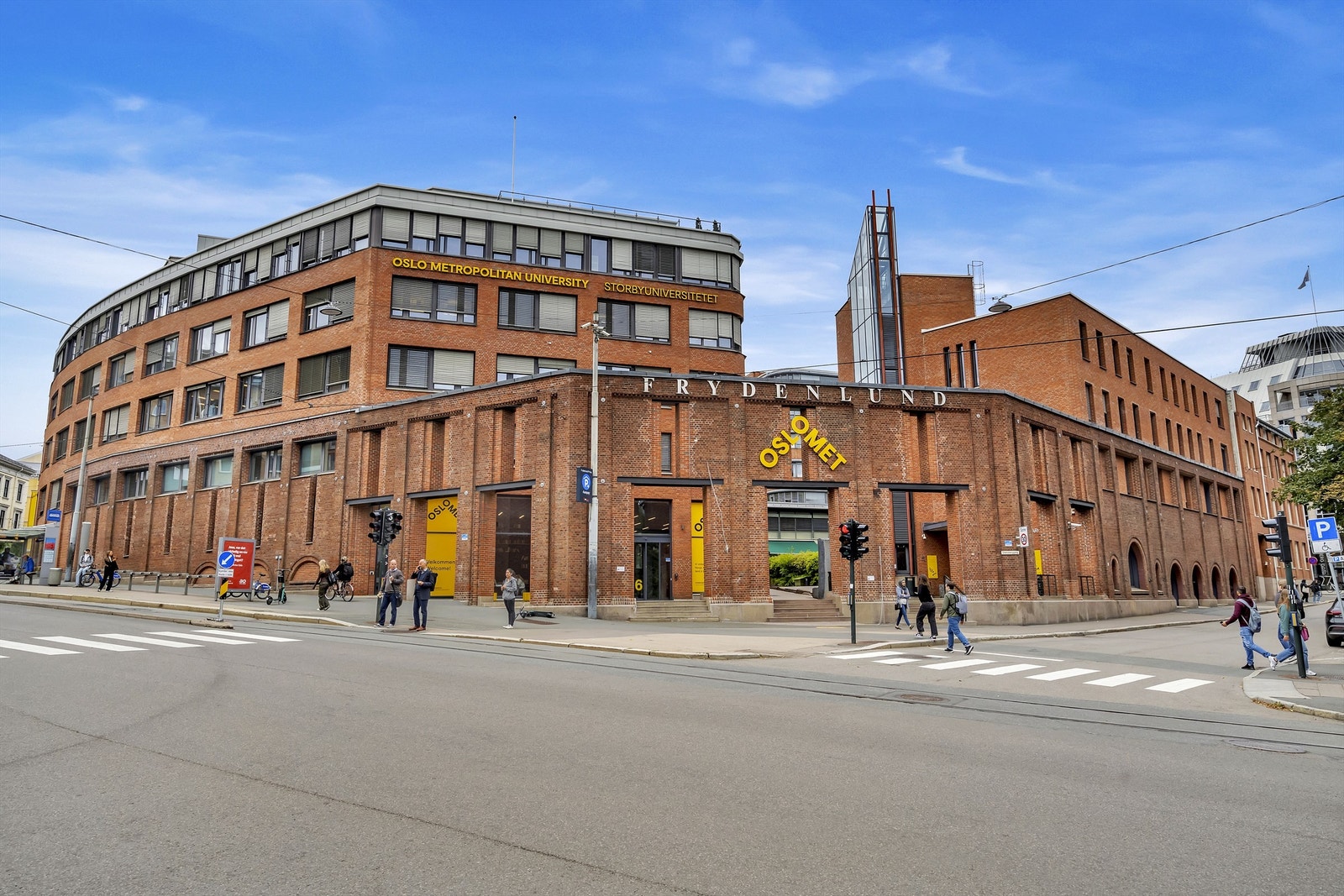 Leiligheten ligger i Homansbyen, som er et knutepunkt mellom fasjonable Frogner/ Majorstuen og moderne Bislett/St.Hanshaugen. Galleribilde