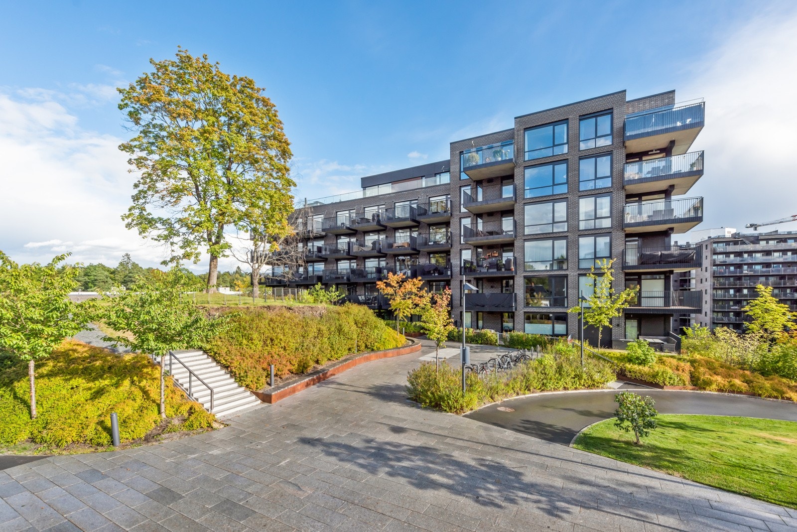 En lekker 2-roms hjørneleilighet med god planløsning med stor, solrik balkong Galleribilde