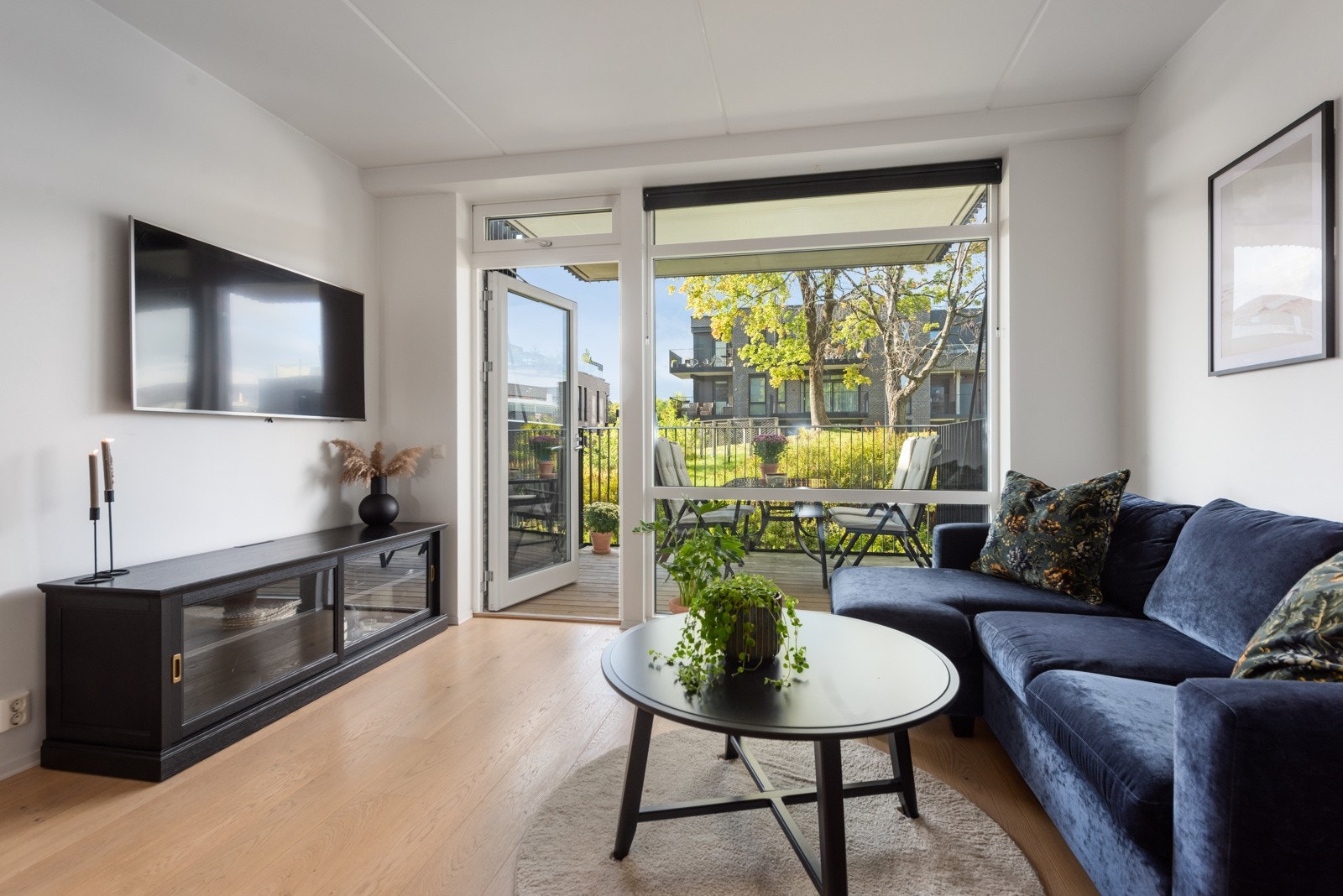 Boligen har en arealeffektiv planløsning, og flote lysforhold Galleribilde