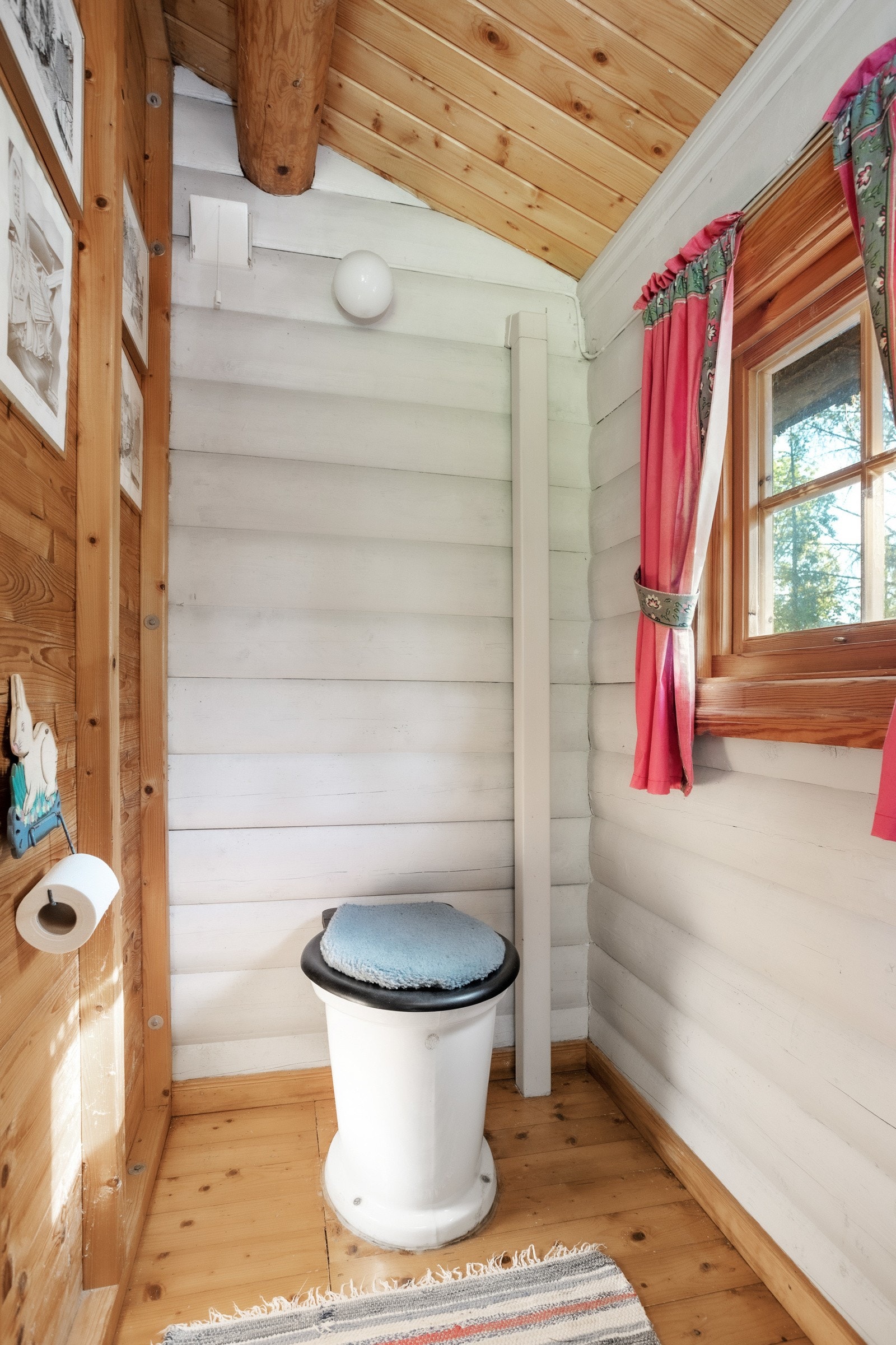 Det private avlukket trengs faktisk aldri å tømmes; unngå kjipe tak her, altså. Tanken er stor. Galleribilde