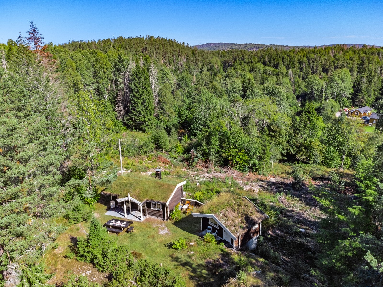 Velkommen til Langevannsveien 18 og denne svært sjarmerende eiendommen! Galleribilde