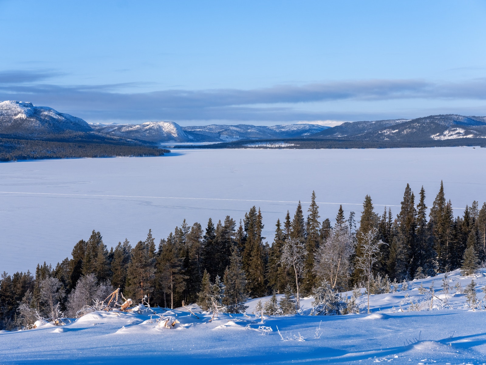 Tunhovdfjorden og Langedraglia vinterstid Galleribilde
