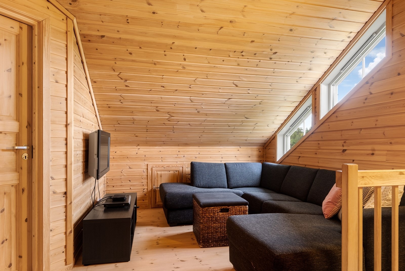 Hems med plass til sofagruppe - et perfekt samlested for de minste Galleribilde