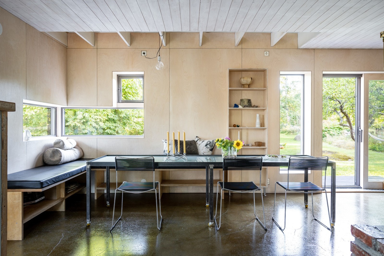 Velkommen inn - boligen er sjelden i sin art og er innredet i en lekker, stilren og gjennomført stil med skreddersydde løsninger. Galleribilde