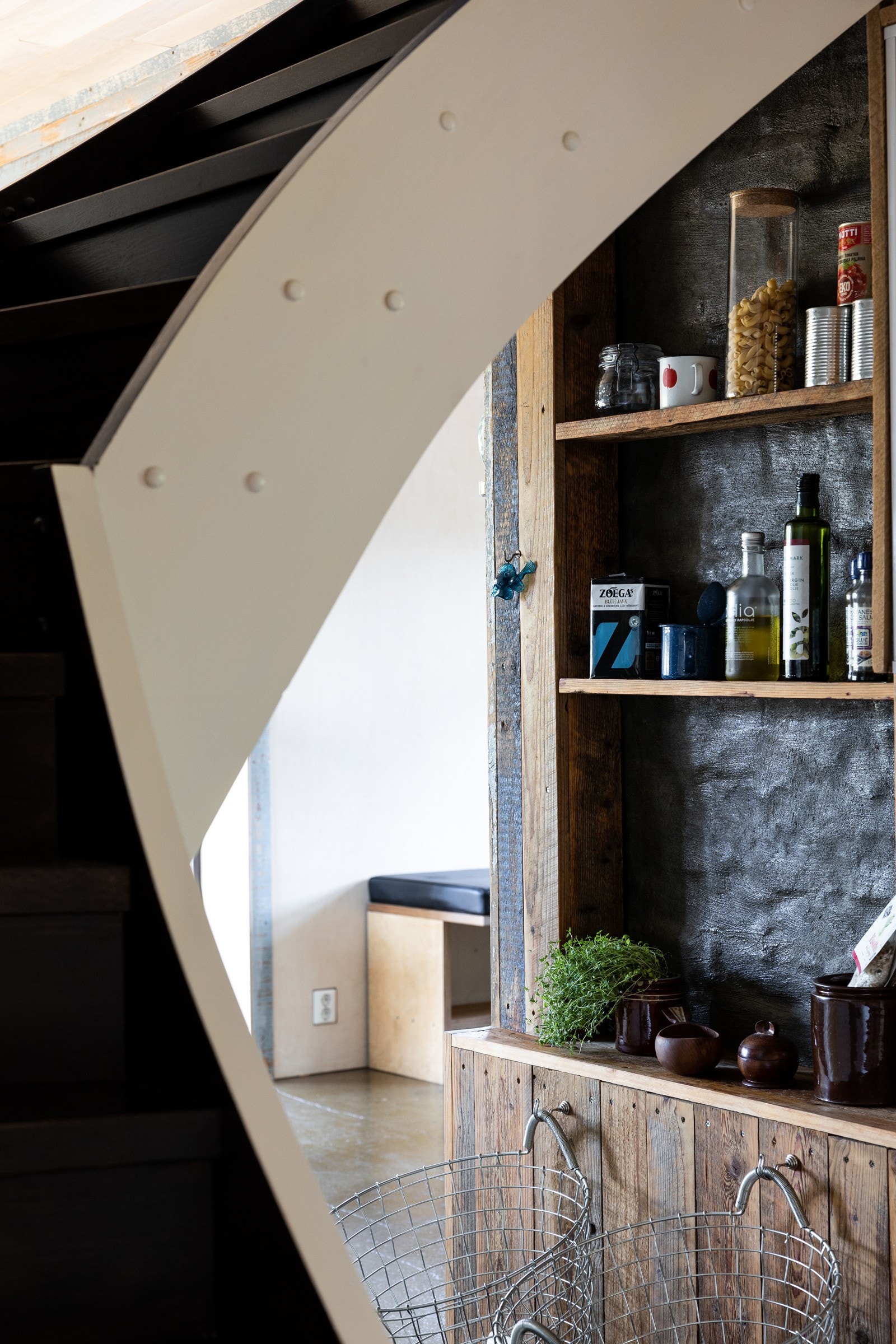 Trapp til 1. etasje. Galleribilde