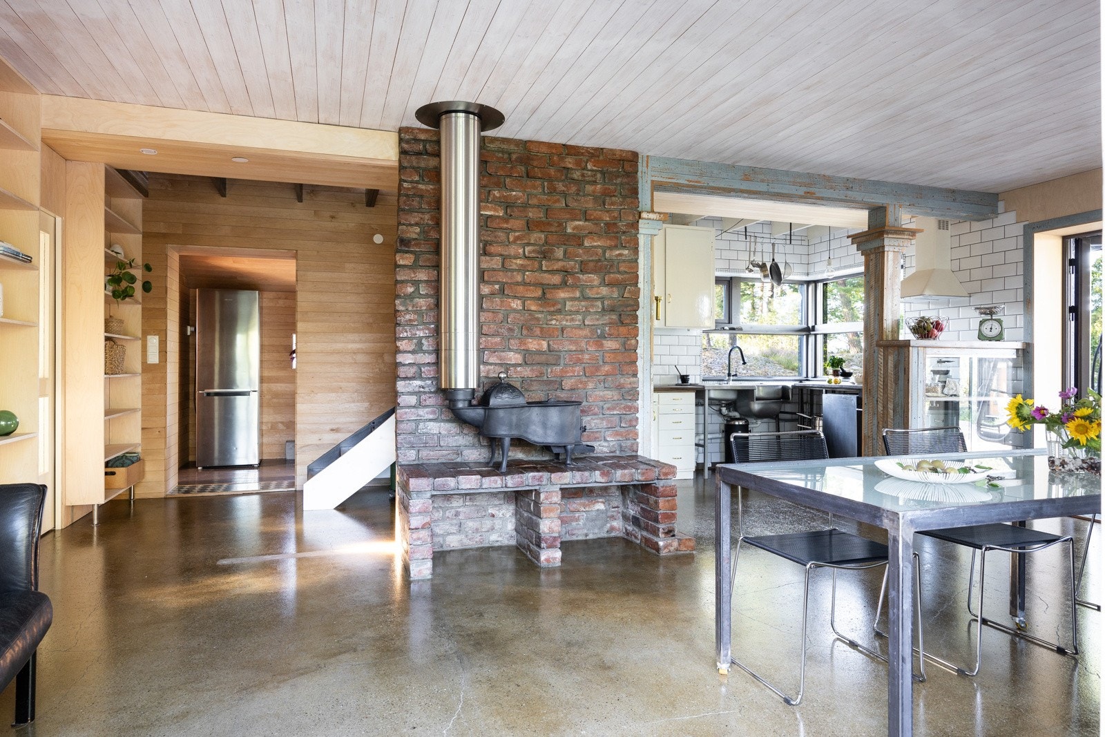 Lekker stue med original vedovn type skipsovn fra Ulefos. Galleribilde