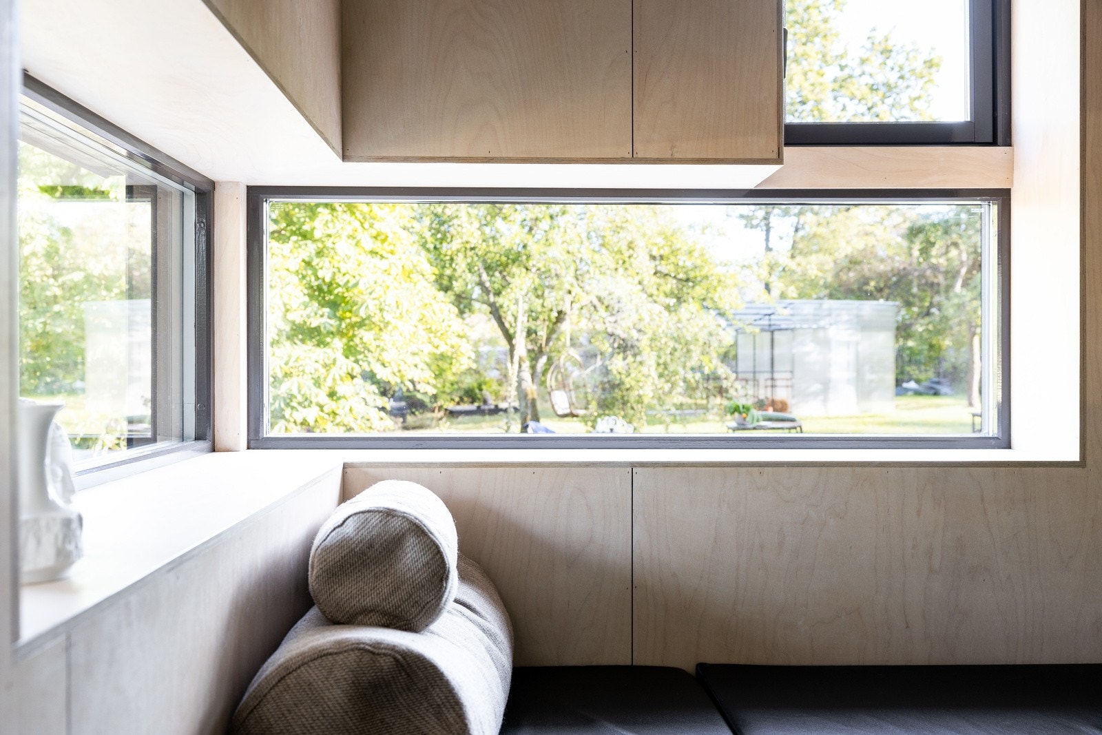 Boligen har en gjennomført stil med skreddersydde løsninger. Galleribilde