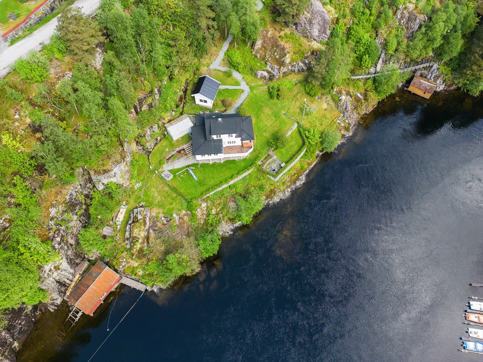 Dronefoto over eiendommen Galleribilde