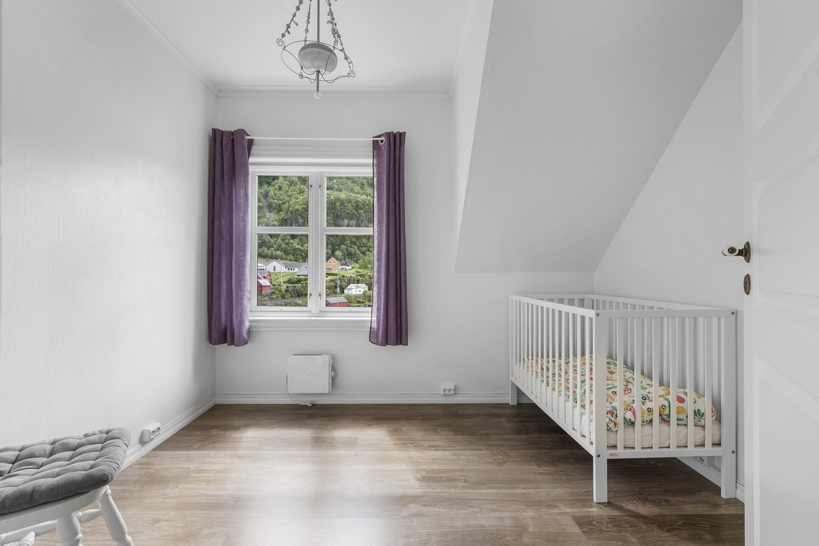 Soverom 2 sett fra motsatt ende Galleribilde