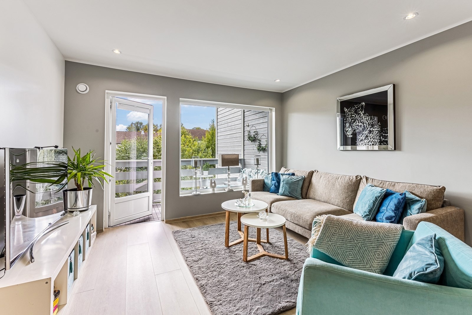 En svært delikat og påkostet leilighet med god beliggenhet i 2. etasje. Galleribilde