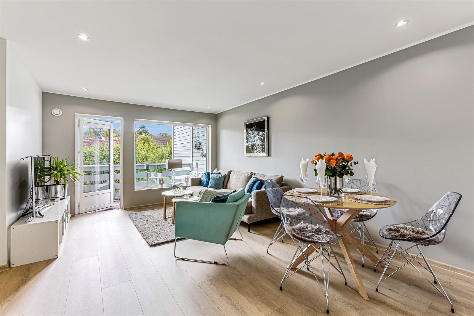 Renovert, moderne og tiltalende leilighet med påkostet standard Galleribilde