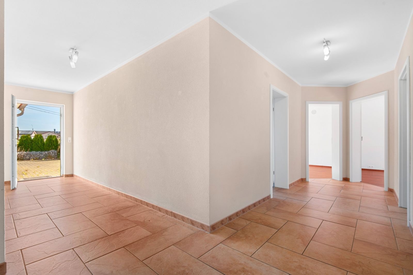 Inngangsparti. Galleribilde