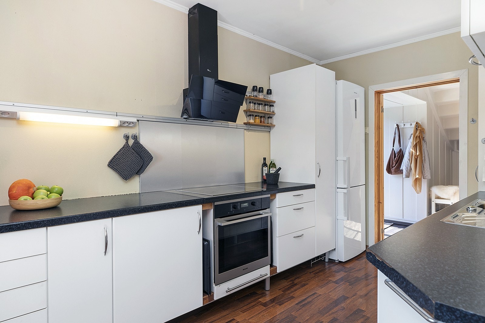 Moderne og effektiv ventilator med avkast ut. Galleribilde