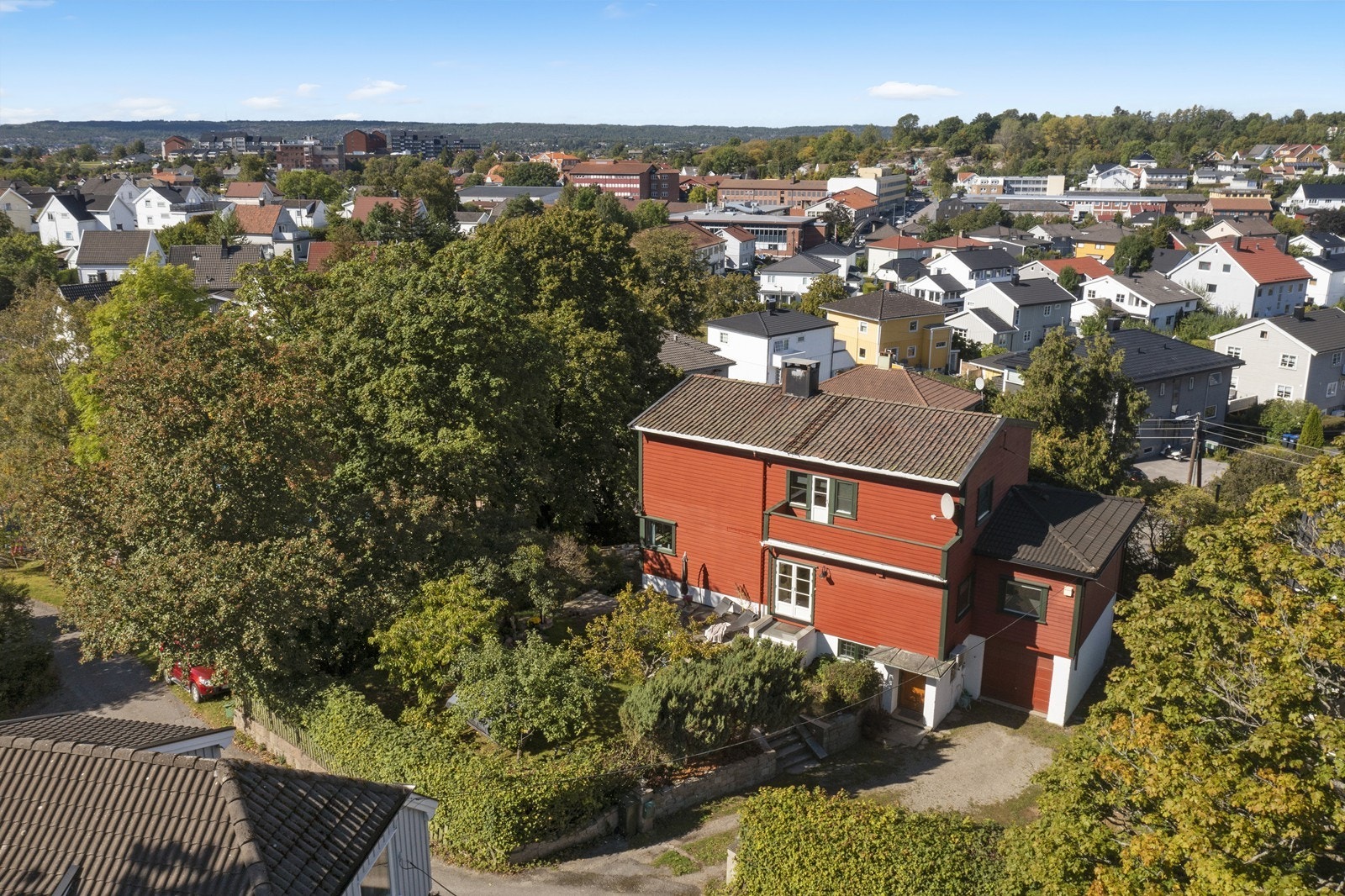 Fra boligen har du gangavstand til dagligvare, skole og flotte turstier har du også i nærheten. Galleribilde