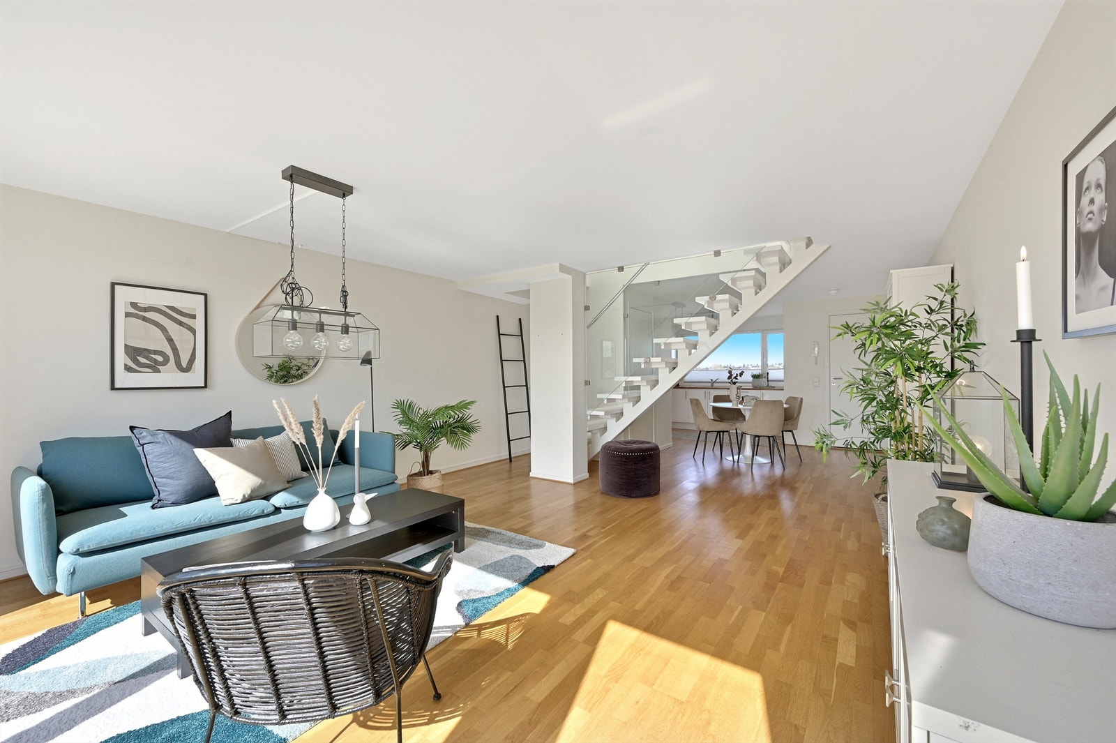 Moderne og stilfull toppleilighet - leiligheten strekker seg over 2 plan Galleribilde