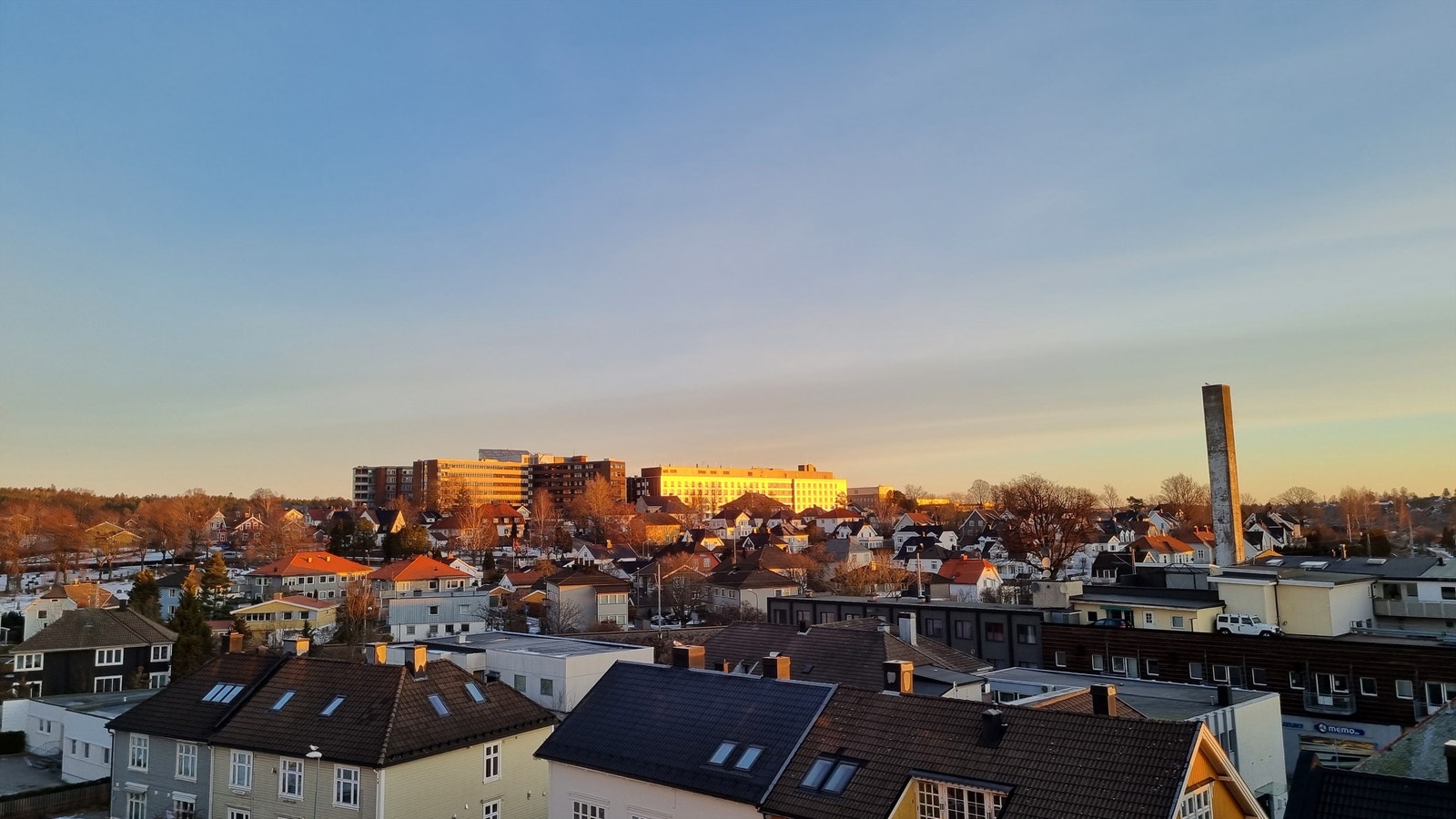 Morgenstemning - fra leiligheten er det gangavstand til togstasjon og bussterminal Galleribilde