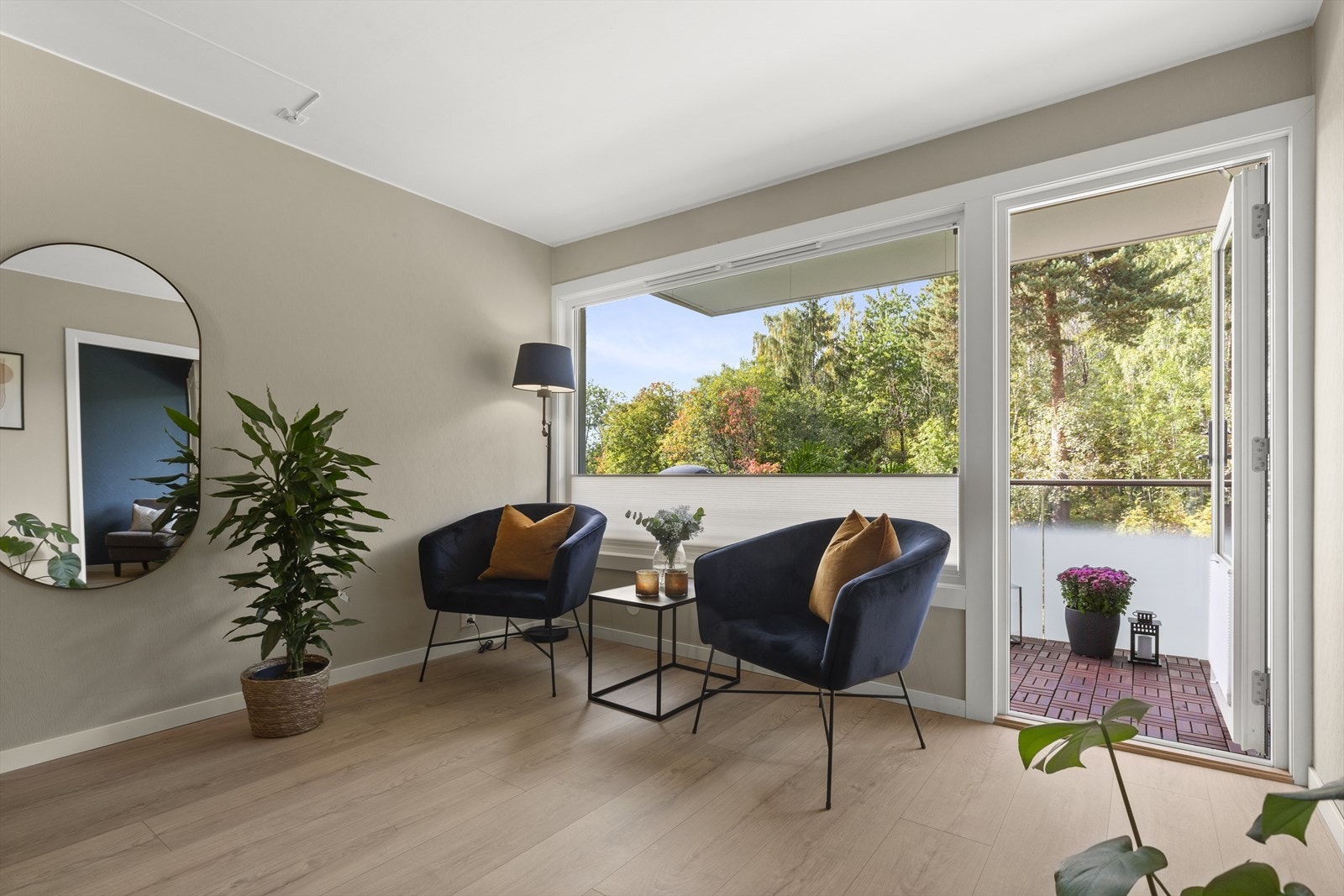 En lekker og gjennomgående 3-roms som er nyoppusset i 2020 og med nytt bad fra 2018. Galleribilde